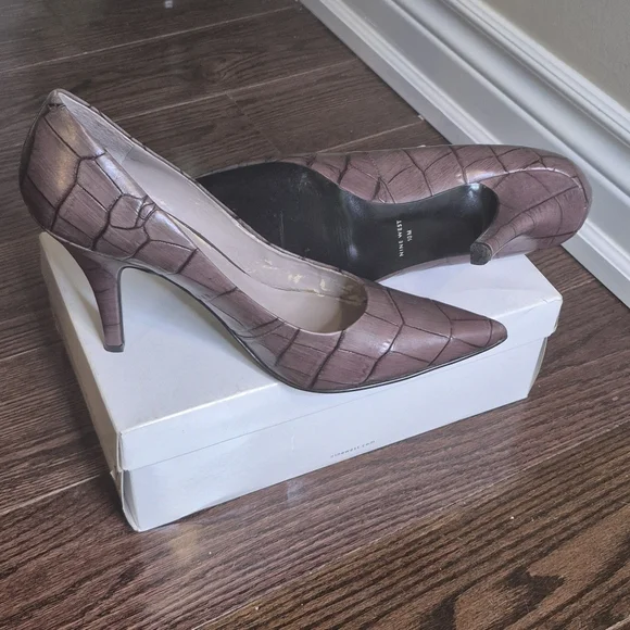 Nine West Women's Brown Croc-Embossed Heels - Picture 13 of 13